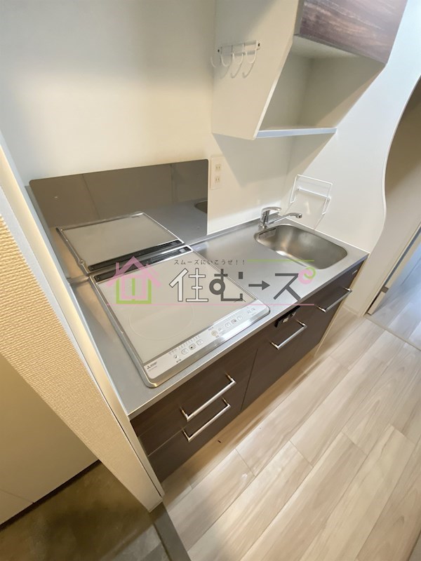 セレニテ難波プリエ キッチン