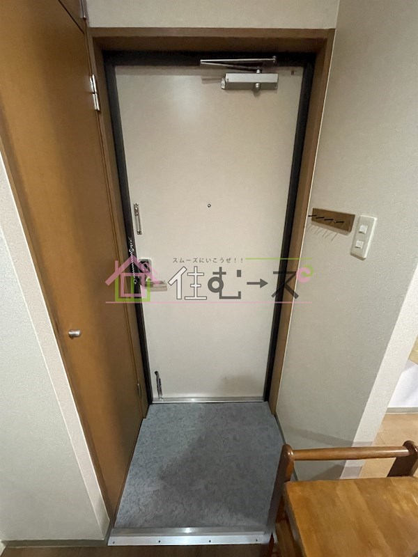 センエイ谷四 玄関