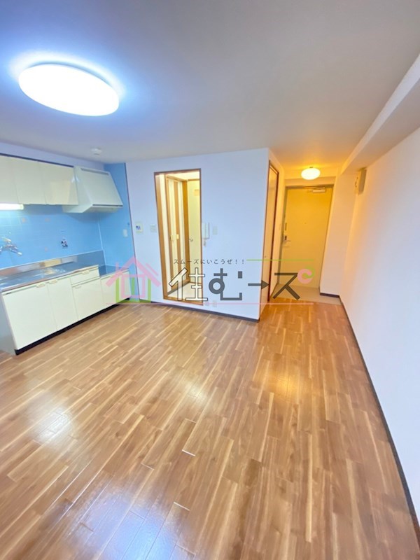 世子麟 リビング