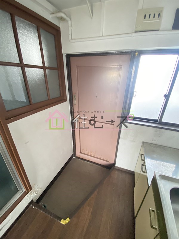 グロー東加賀屋 玄関
