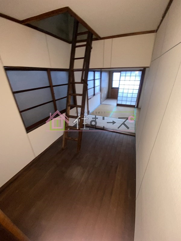 三津屋北2-13-6 リビング