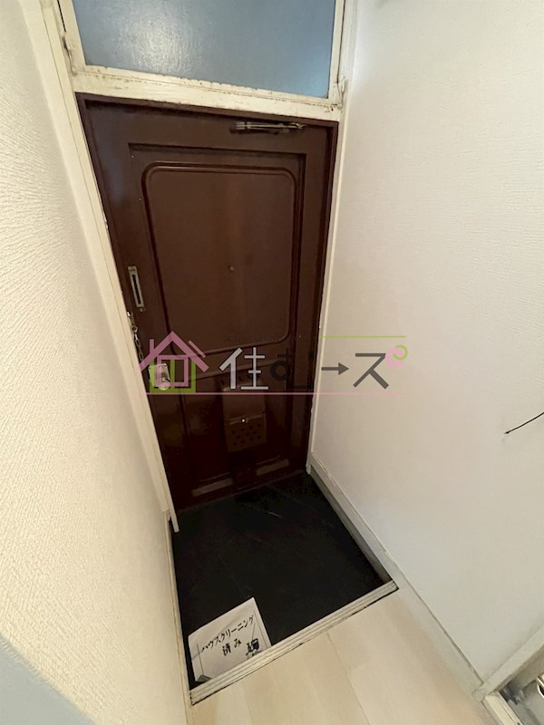 エイトビル岸里 玄関