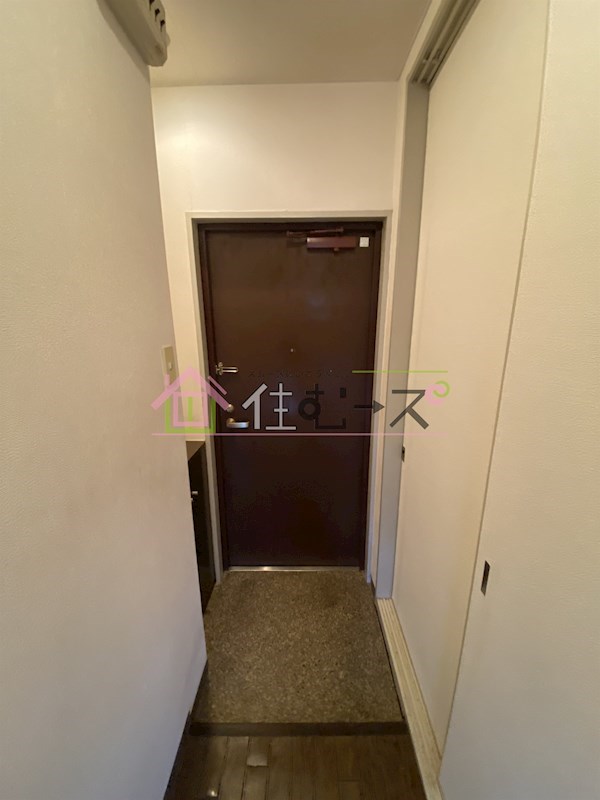 エイチツーオー市岡 玄関