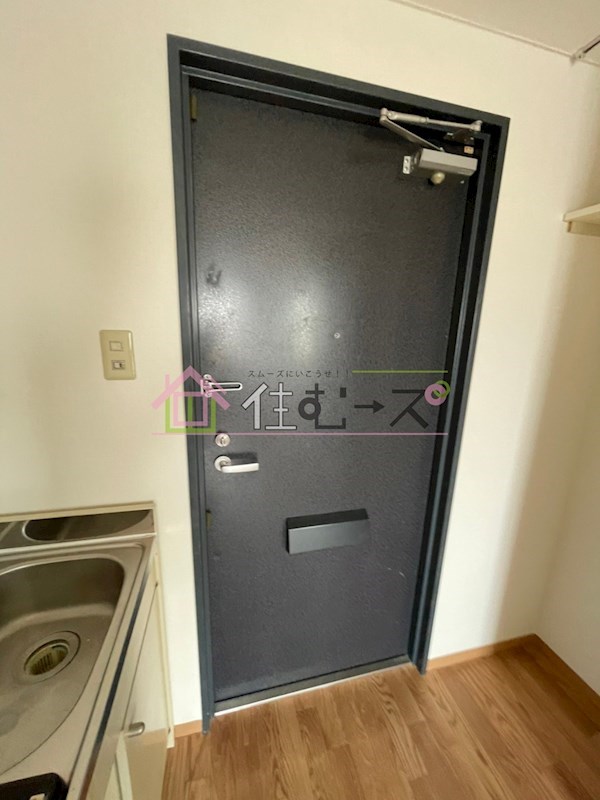 昭和グランドハイツ西三国 玄関