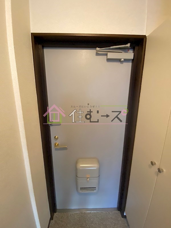 ドミール堺筋本町 玄関