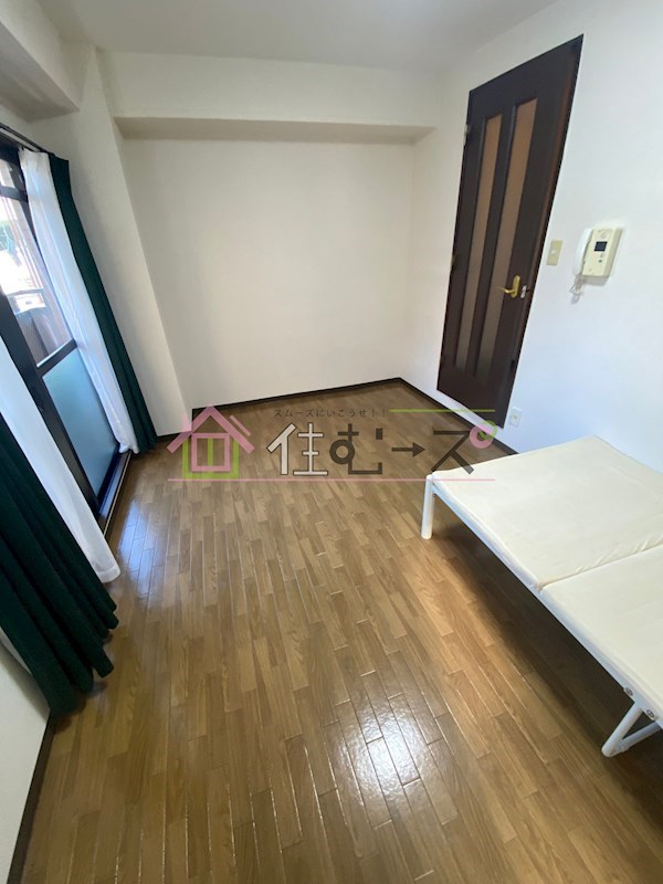 ドミール堺筋本町 リビング