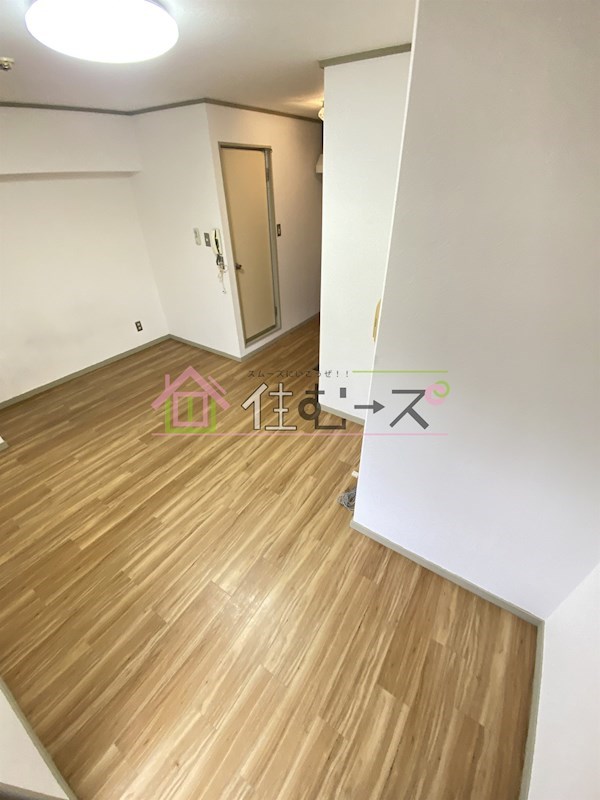 ノアーズアーク九条駅前 リビング