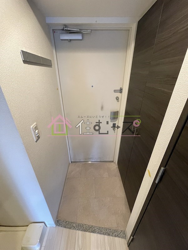 クリスタルグランツ難波WEST 玄関