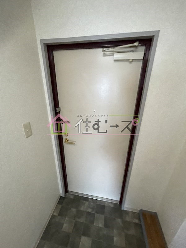 リバティ京橋 玄関