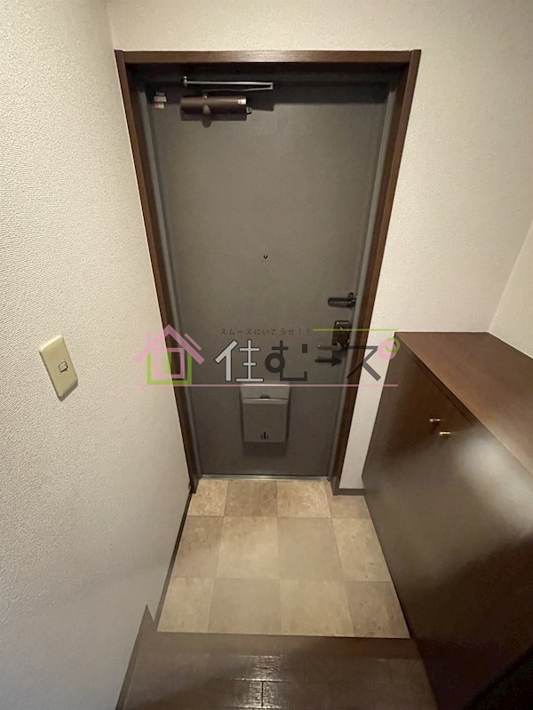 本町井出ビル 玄関