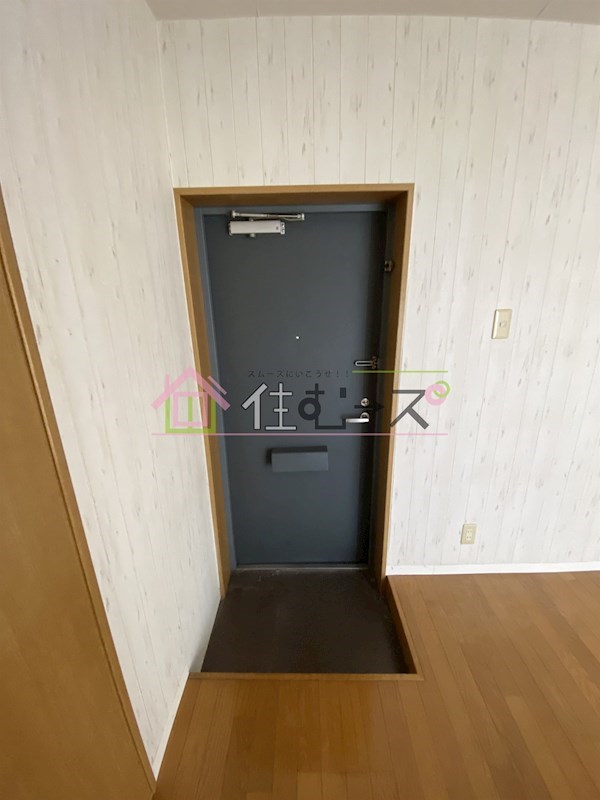 ヒルズハイツ嶺 玄関