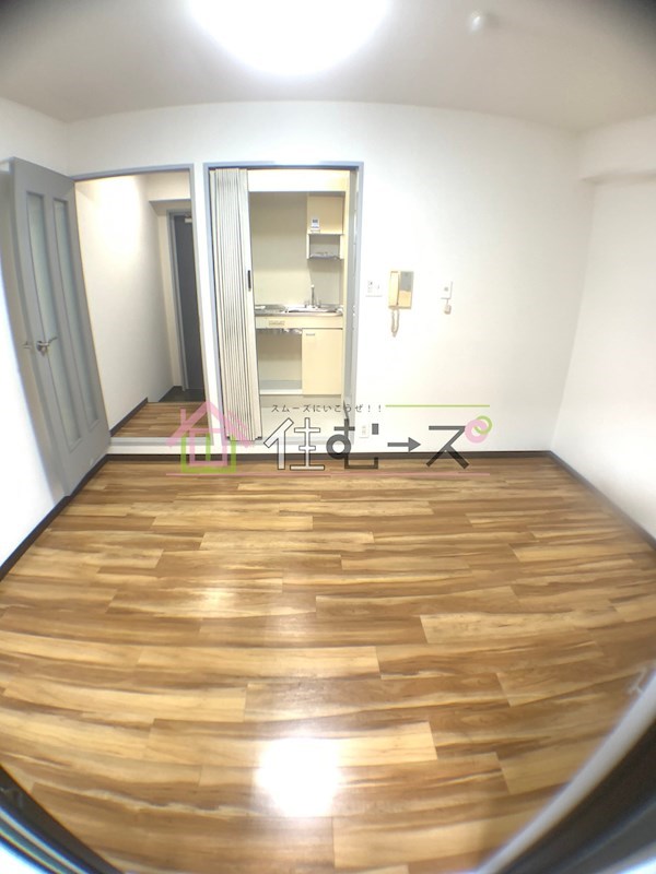 スリーデイズ新大阪 リビング