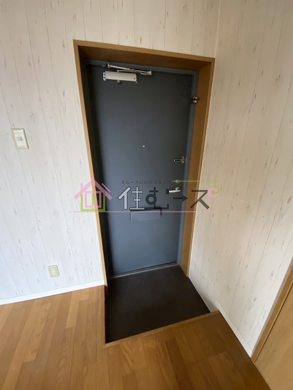 ヒルズハイツ嶺 玄関