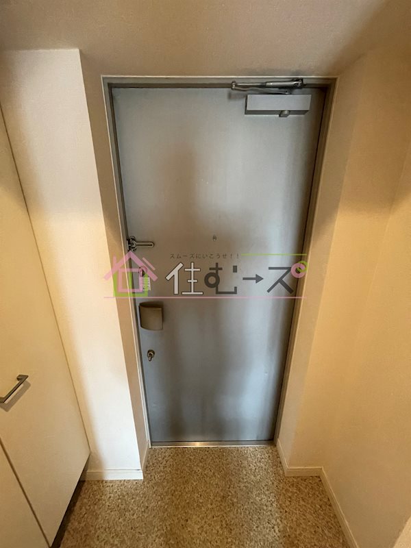 スワンズシティ難波ノーブル 玄関