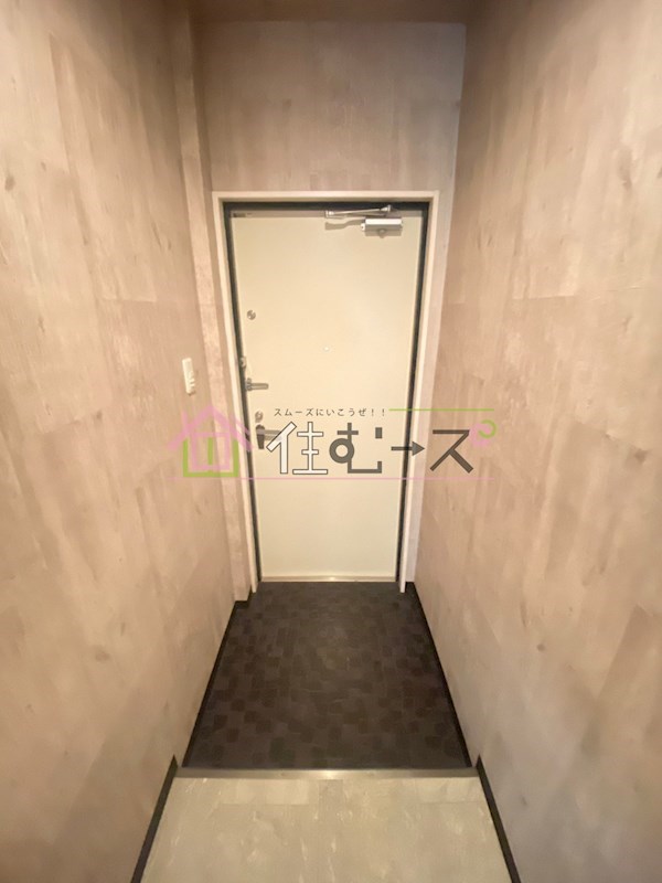 アバンサール遠里小野 玄関