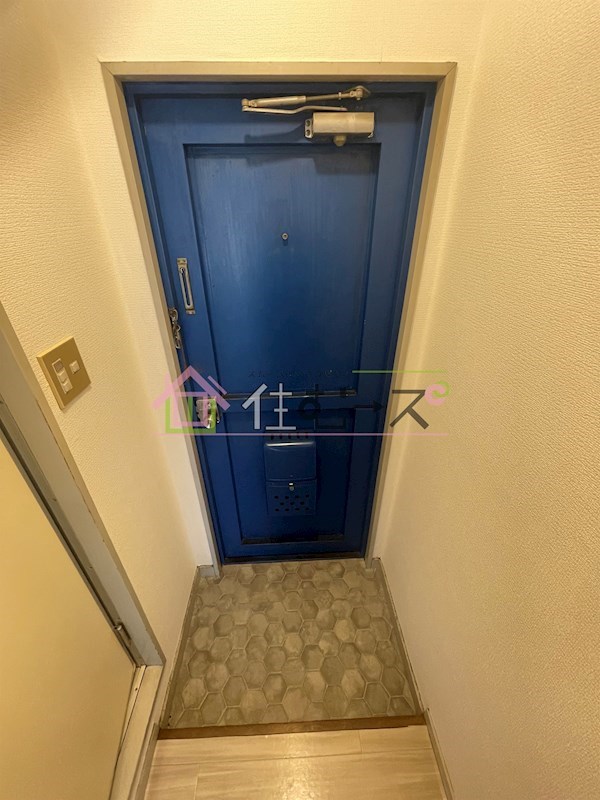 昭和町ホワイトハイツ 玄関