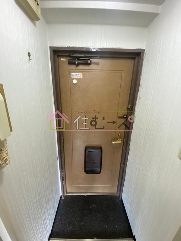 カムネス経大前 玄関