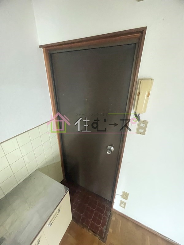 戎マンション 玄関