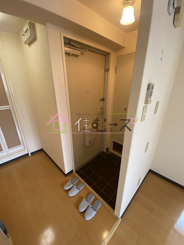 アーバン西三国 玄関