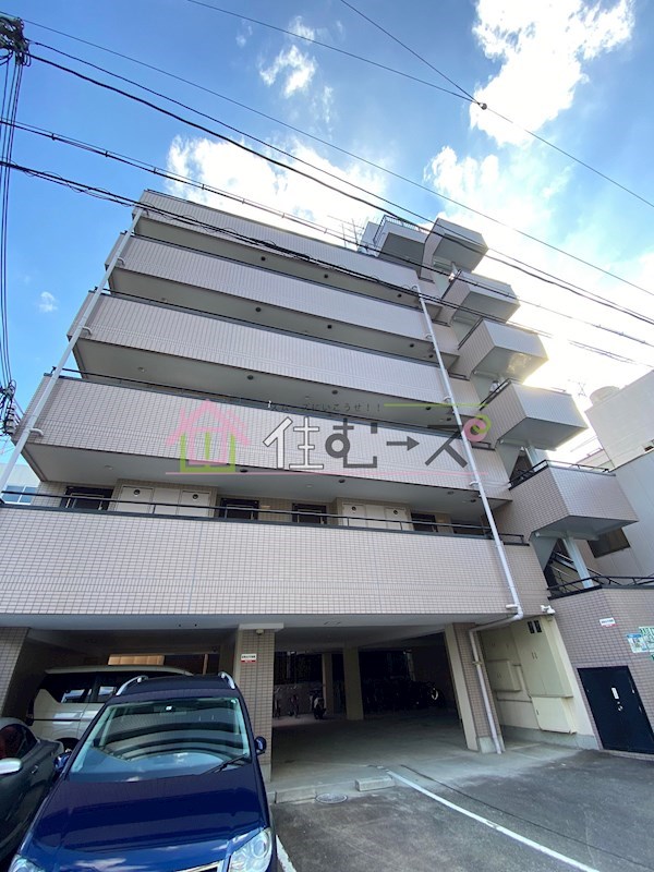 エミグラント・N 外観