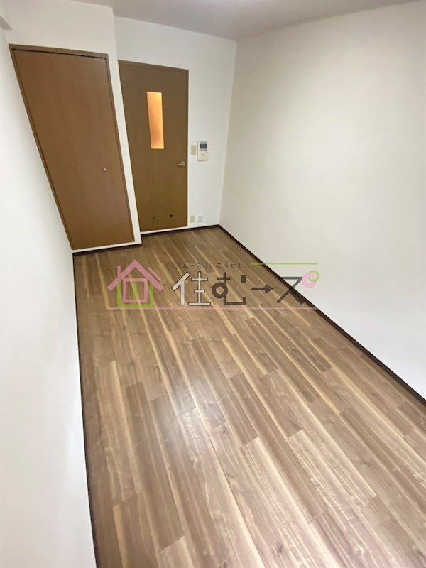 エミグラント・N リビング