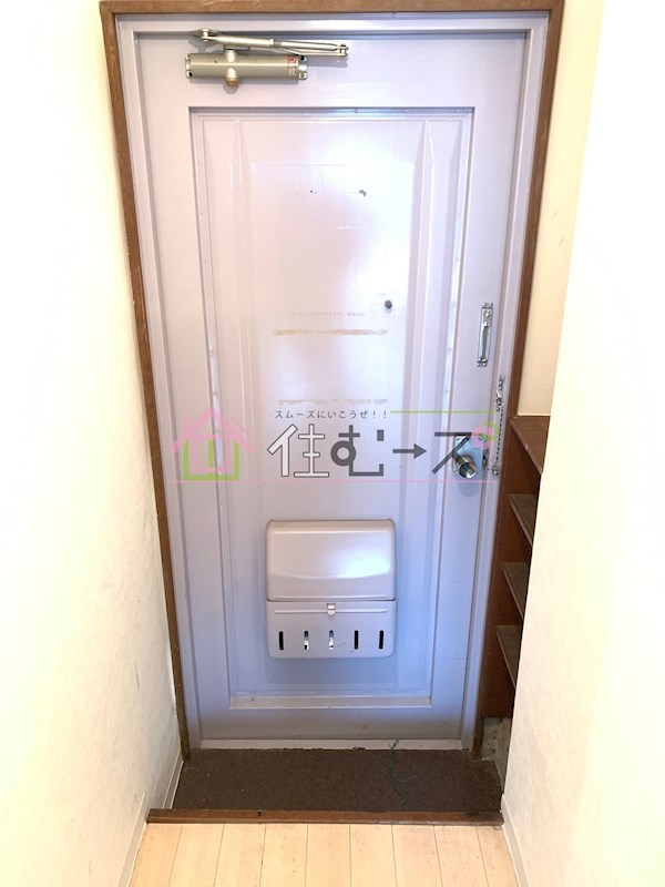 シャルム岸里 玄関