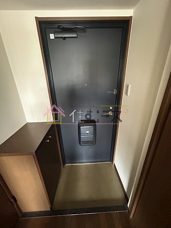 リーガル弁天町 玄関