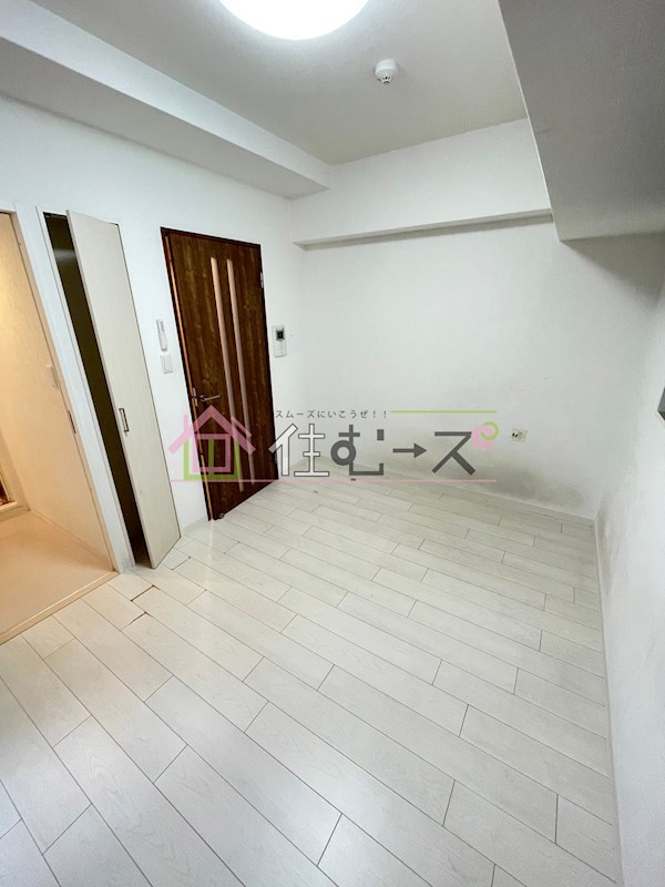 LUXE難波EAST リビング