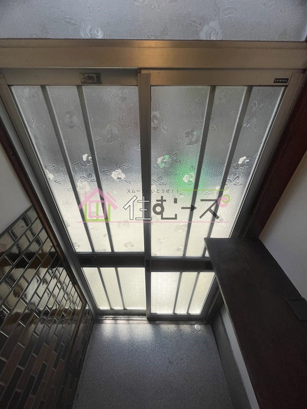 御崎１丁目貸家 玄関