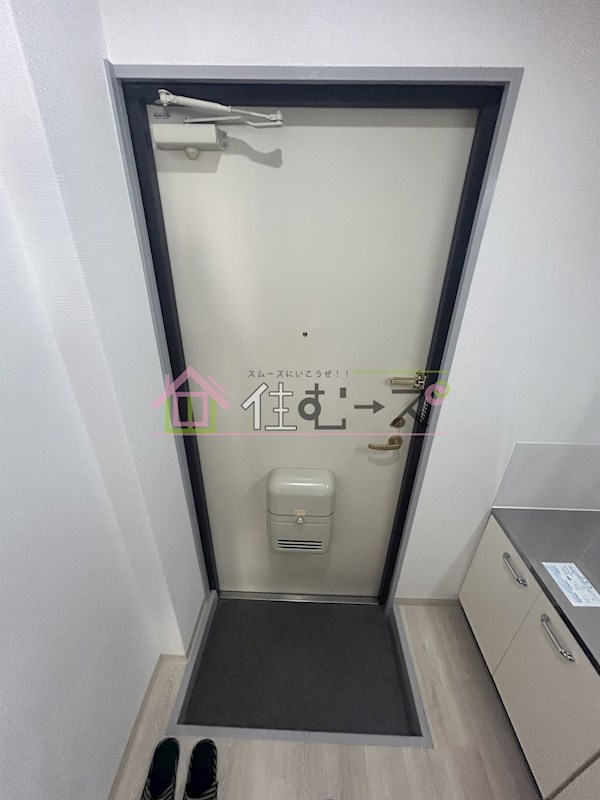 パインハイツ新大阪 玄関