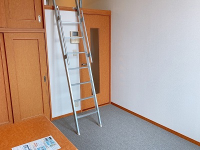 レオパレスいづみ ベッドルーム