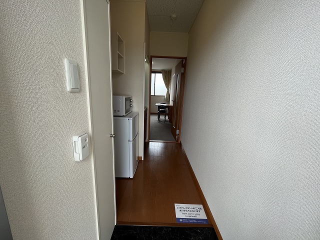 レオパレスハーレー　モリ 玄関