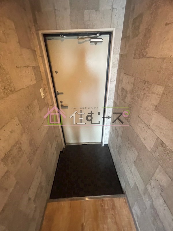 アバンサール遠里小野 玄関