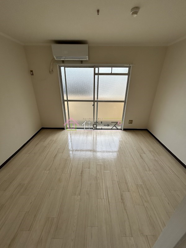 ハイツ上新第三西淡路 ベッドルーム