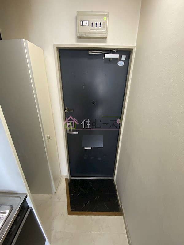 プルス相川 玄関