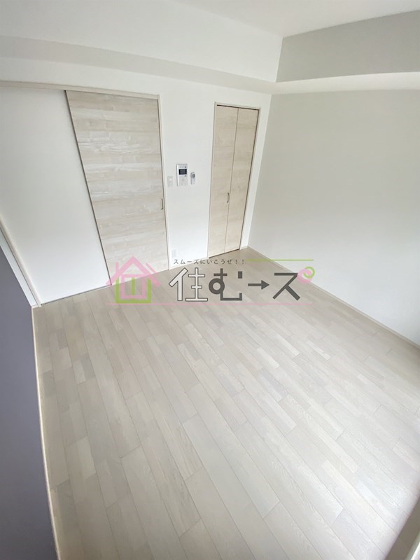 LIVIAZ NAMBA KRASS リビング