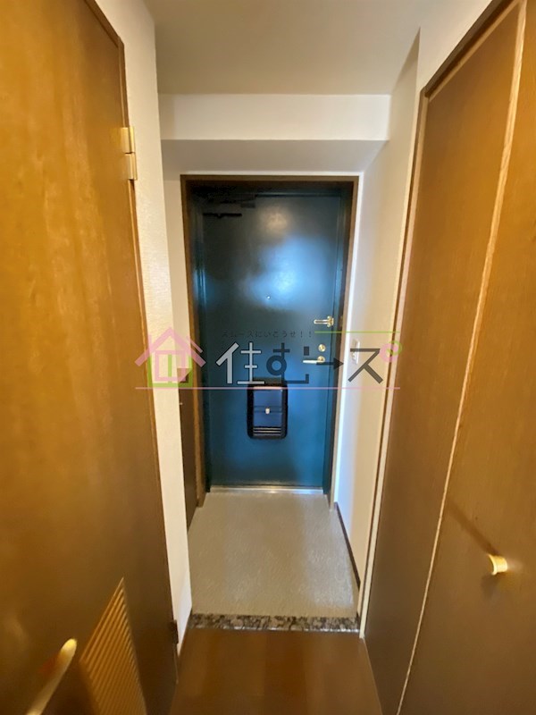 リーガル北梅田 玄関