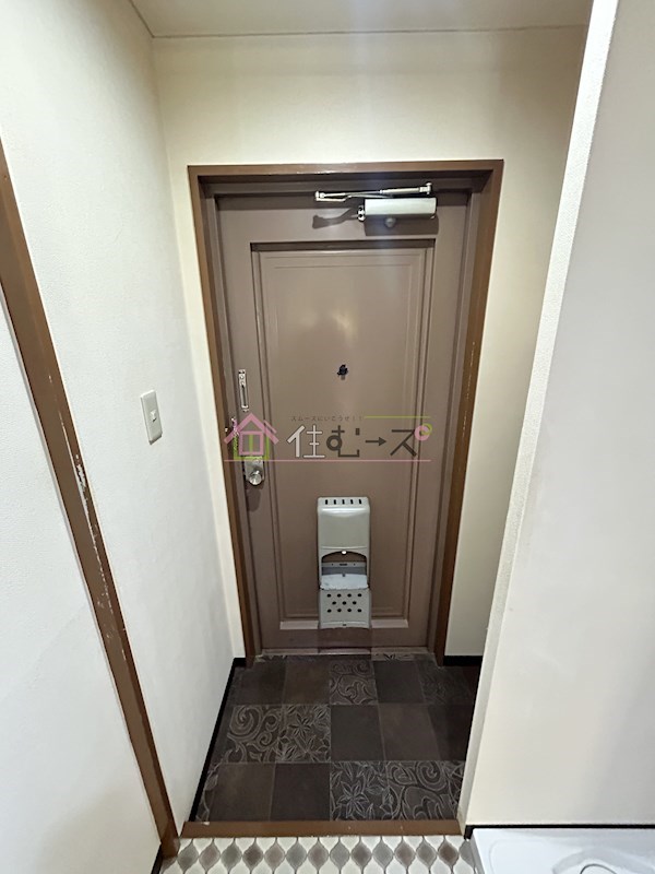 メゾンアベニール 玄関