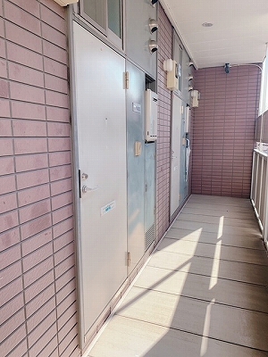 レオパレス武庫之荘 玄関
