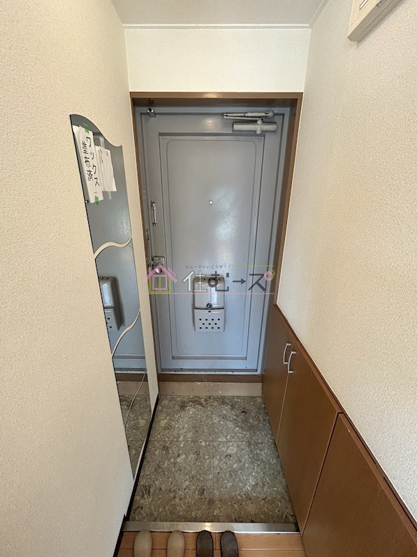 ミスターK上新庄 玄関