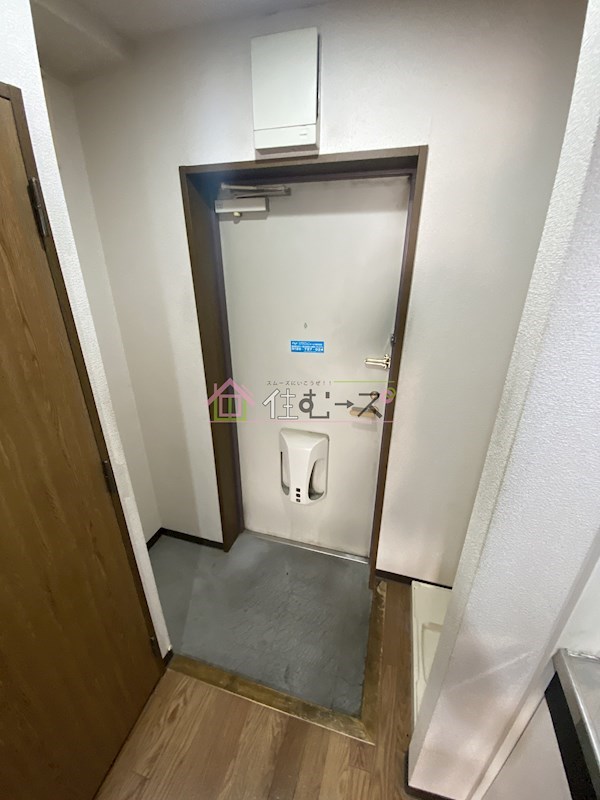 ラフィーネ北島 玄関