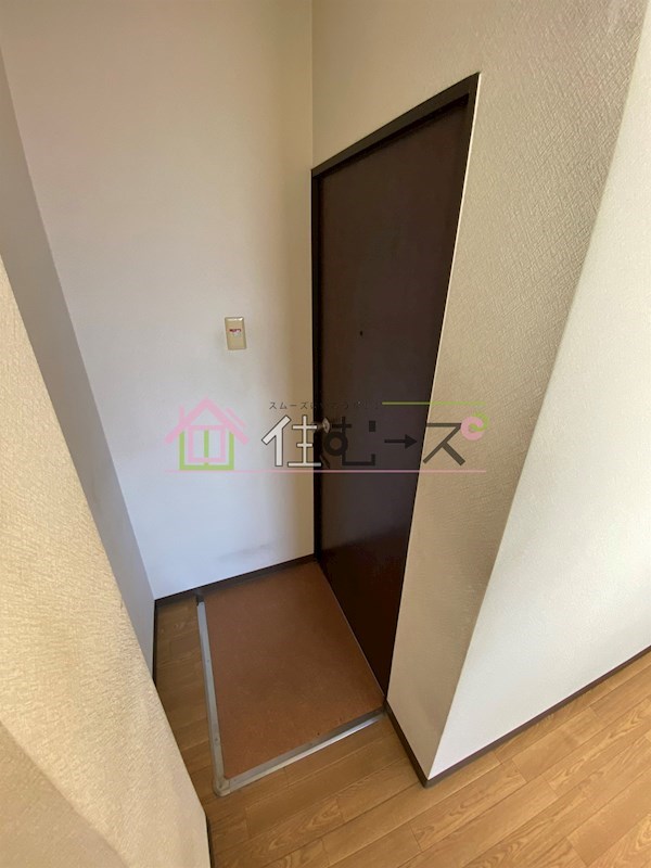 三輝参番館 玄関