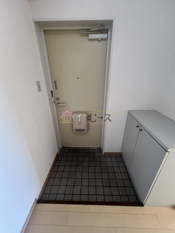 シャトーイズミ 玄関