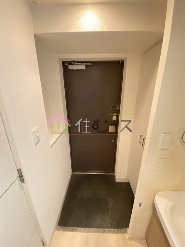 プレサンス堺筋本町フィリア 玄関