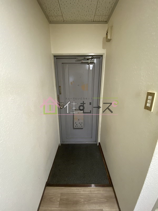 アバンス三先 玄関