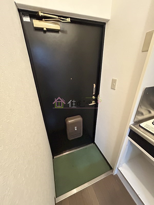 新高ビル 玄関