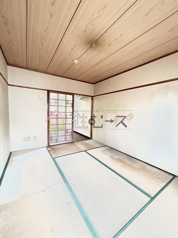 Lu Sheeta リビング