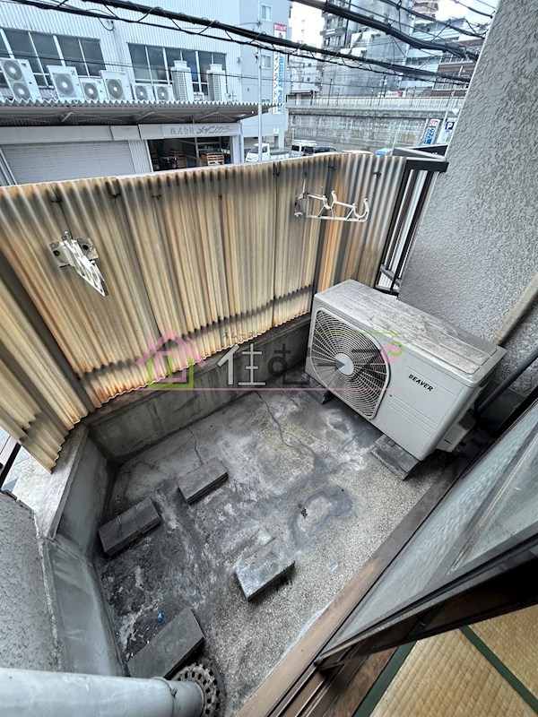 Lu Sheeta ベランダ