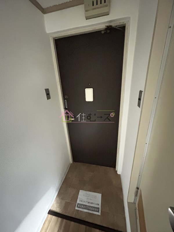 メゾン新大阪北 玄関