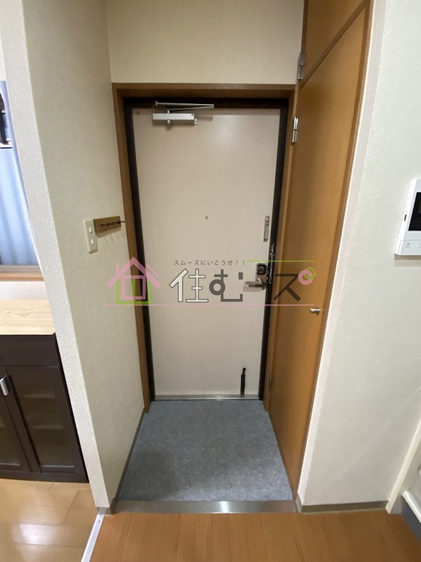 センエイ谷四 玄関